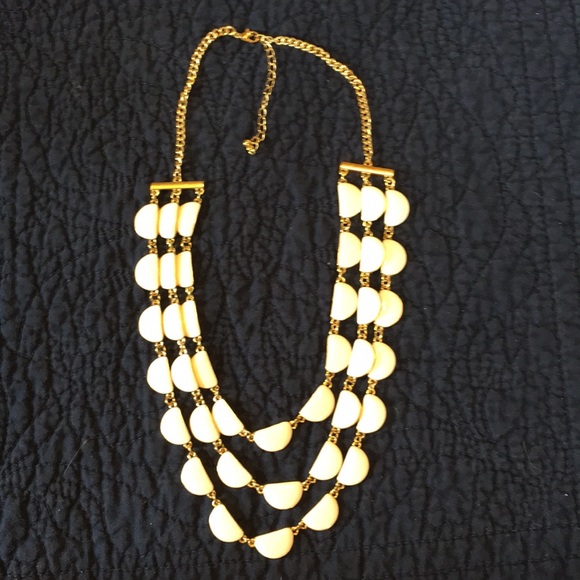 Jewelry - White and gold necklace
